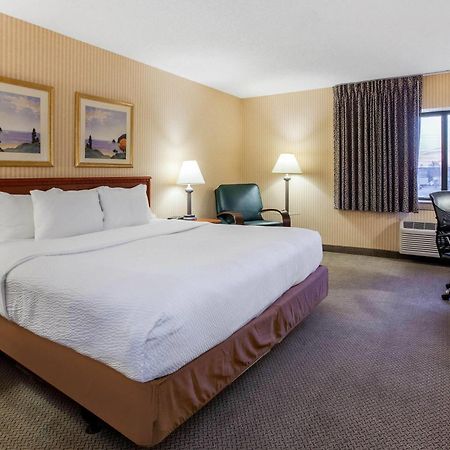 La Quinta Inn By Wyndham Detroit Саутгейт Экстерьер фото