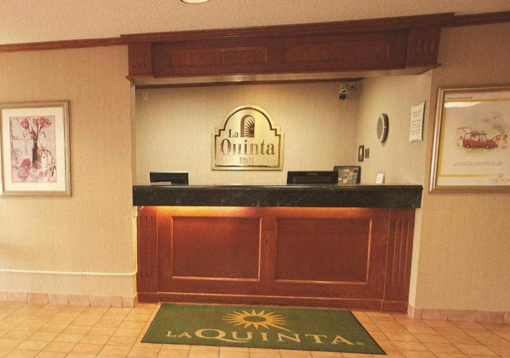 La Quinta Inn By Wyndham Detroit Саутгейт Экстерьер фото